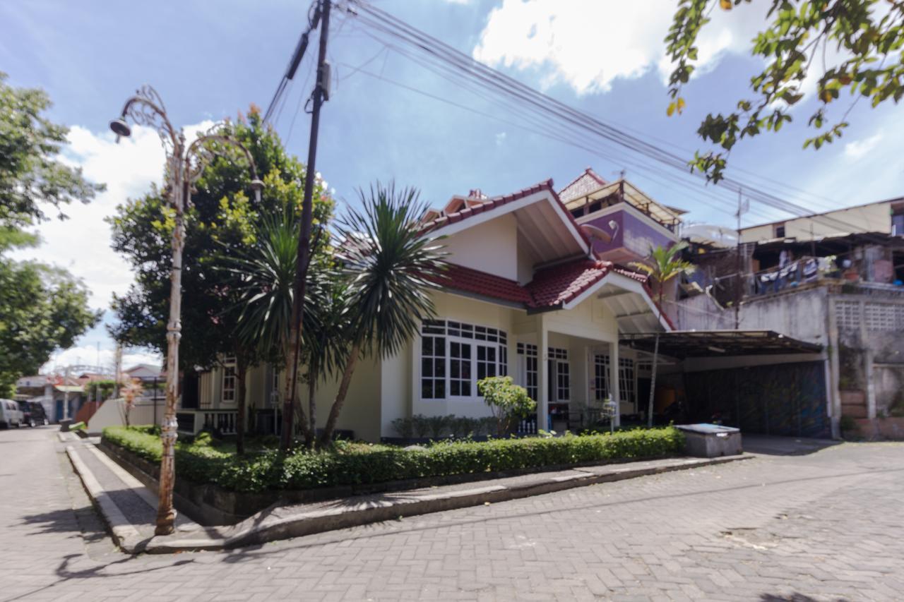 Pele Guesthouse Bandung Exterior photo