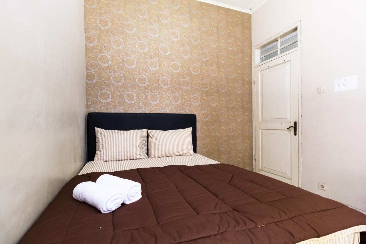 Pele Guesthouse Bandung Exterior photo
