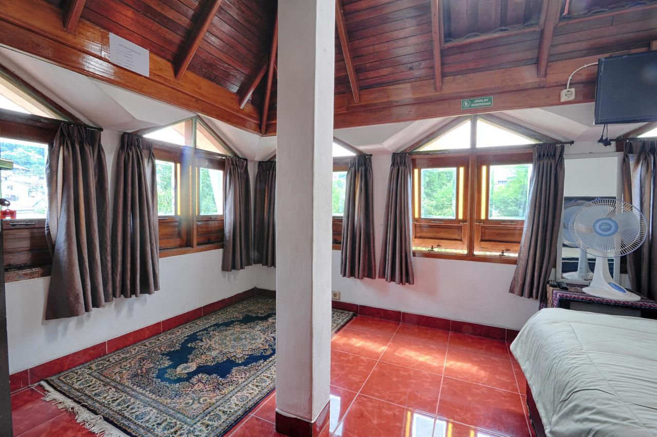 Pele Guesthouse Bandung Exterior photo